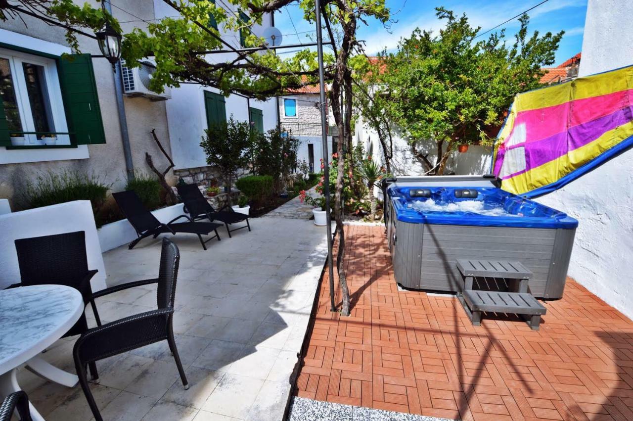 Apartman Martina Betina  Buitenkant foto