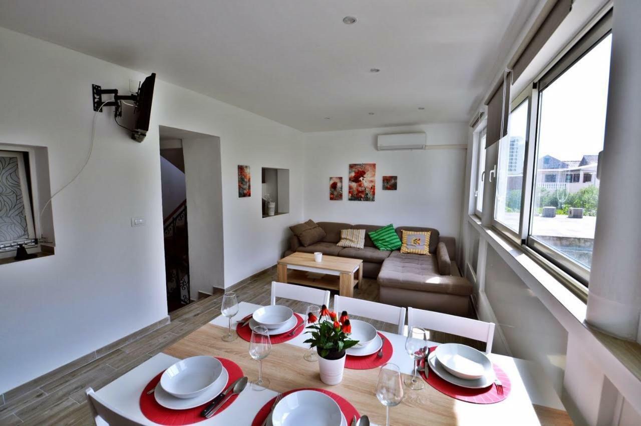 Apartman Martina Betina  Buitenkant foto