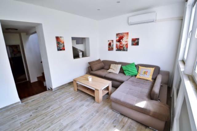 Apartman Martina Betina  Buitenkant foto
