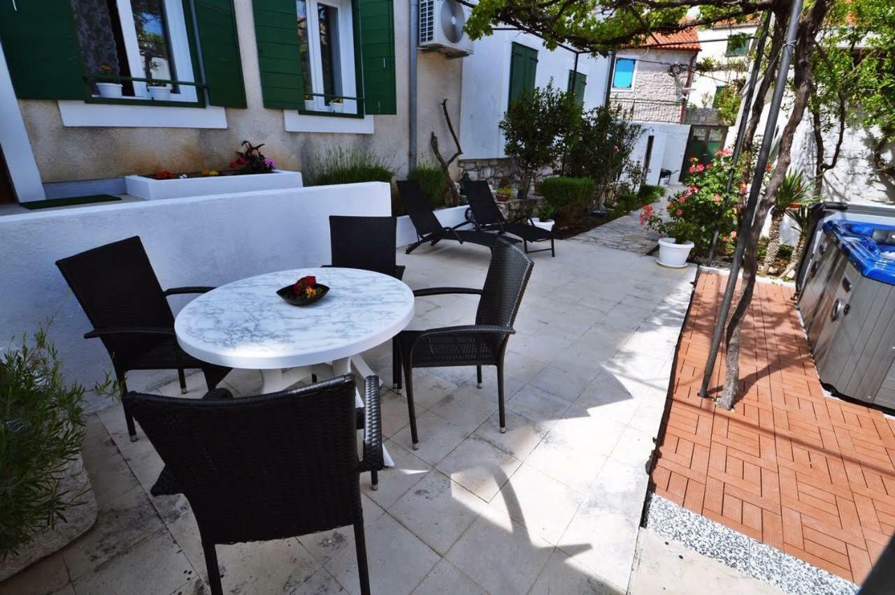 Apartman Martina Betina  Buitenkant foto